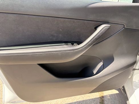 Used 2021 Tesla Model Y Long Range AWD/4WD image 12