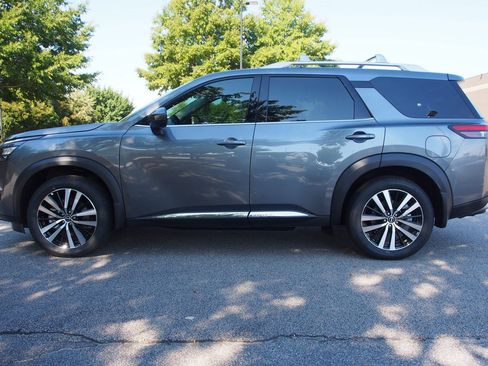 New 2025 Nissan Pathfinder Platinum w/ Cargo Package image 4