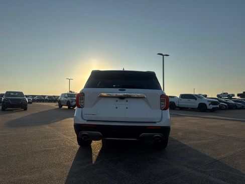 Used 2022 Ford Explorer Limited w/ Equipment Group 301A RWD image 15