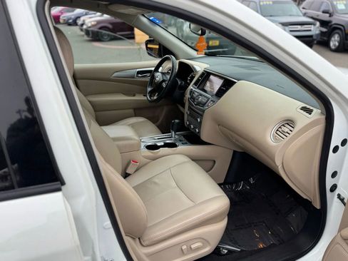 Used 2017 Nissan Pathfinder SL image 12
