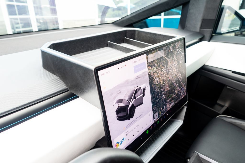 Used 2024 Tesla Cybertruck AWD Crew Cab image 24
