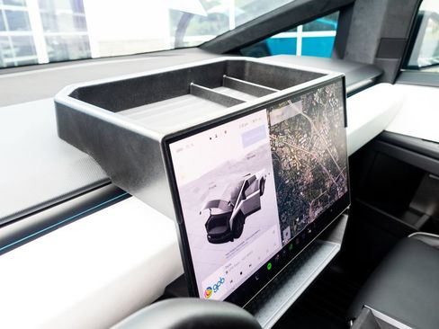 Used 2024 Tesla Cybertruck AWD Crew Cab image 24