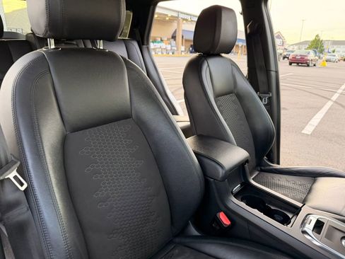 Used 2018 Land Rover Discovery Sport SE AWD/4WD image 28