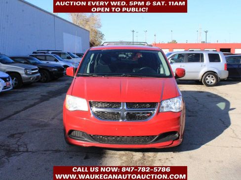 Used 2013 Dodge Grand Caravan SXT image 2