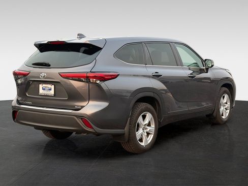 Used 2020 Toyota Highlander L AWD/4WD image 5