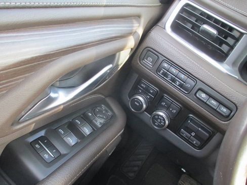 Used 2022 GMC Yukon XL Denali w/ Advanced Technology Package image 28