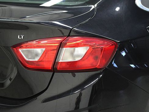 Used 2019 Chevrolet Cruze LT FWD image 33