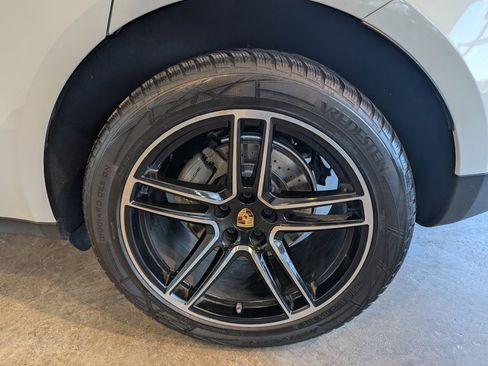 Used 2019 Porsche Macan S image 9