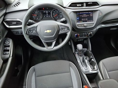 Used 2023 Chevrolet TrailBlazer LT FWD image 11