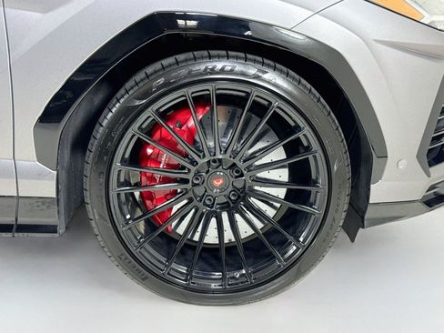 Used 2022 Lamborghini Urus AWD/4WD image 39
