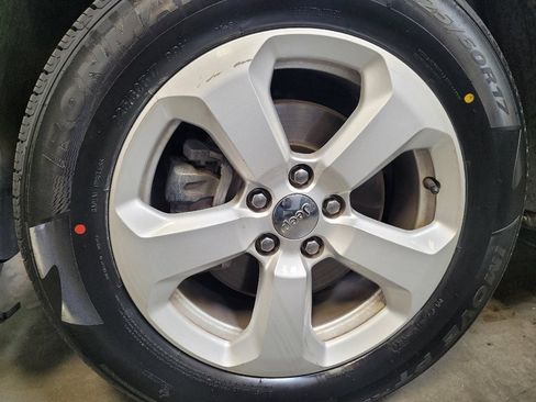 Used 2018 Jeep Compass Latitude w/ Popular Equipment Group FWD image 31