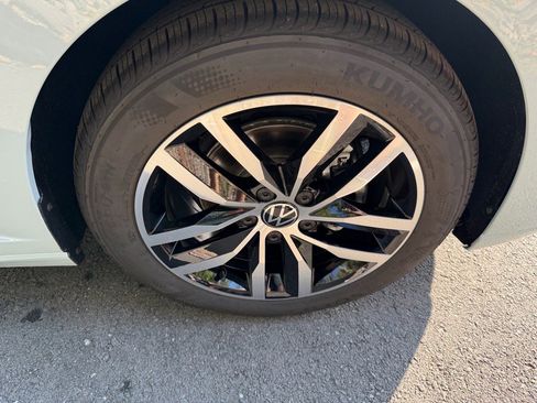 New 2025 Volkswagen Jetta SE image 9