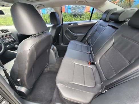 Used 2015 Volkswagen Jetta Sport image 11
