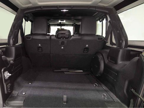 Used 2019 Jeep Wrangler Unlimited Sahara w/ Quick Order Package 24M Moab AWD/4WD image 13