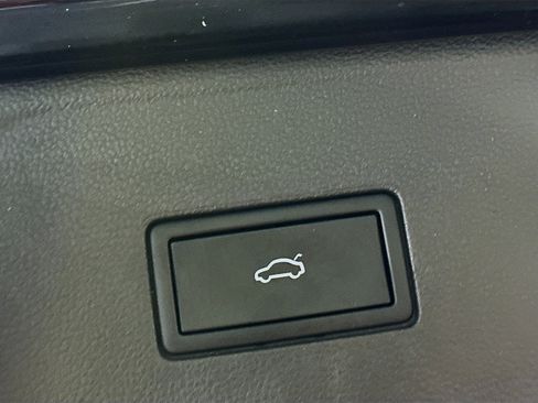 Used 2025 Volkswagen Atlas SE image 29