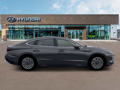 New 2026 Hyundai Sonata Limited FWD image 9
