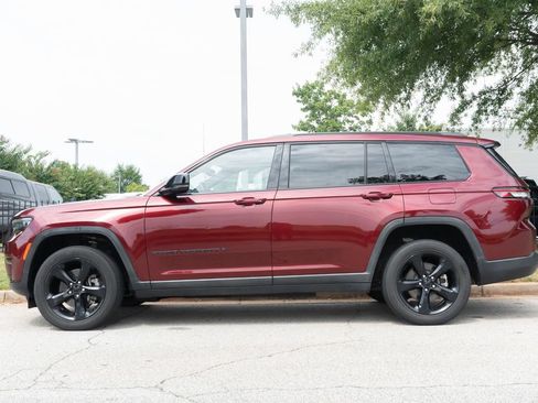 Used 2022 Jeep Grand Cherokee L Laredo RWD image 12