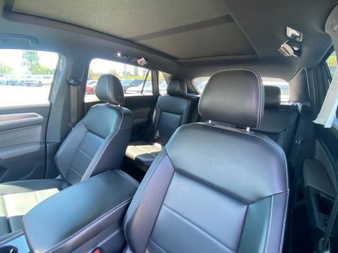 Used 2022 Volkswagen Atlas Cross Sport SEL R-Line AWD/4WD image 12