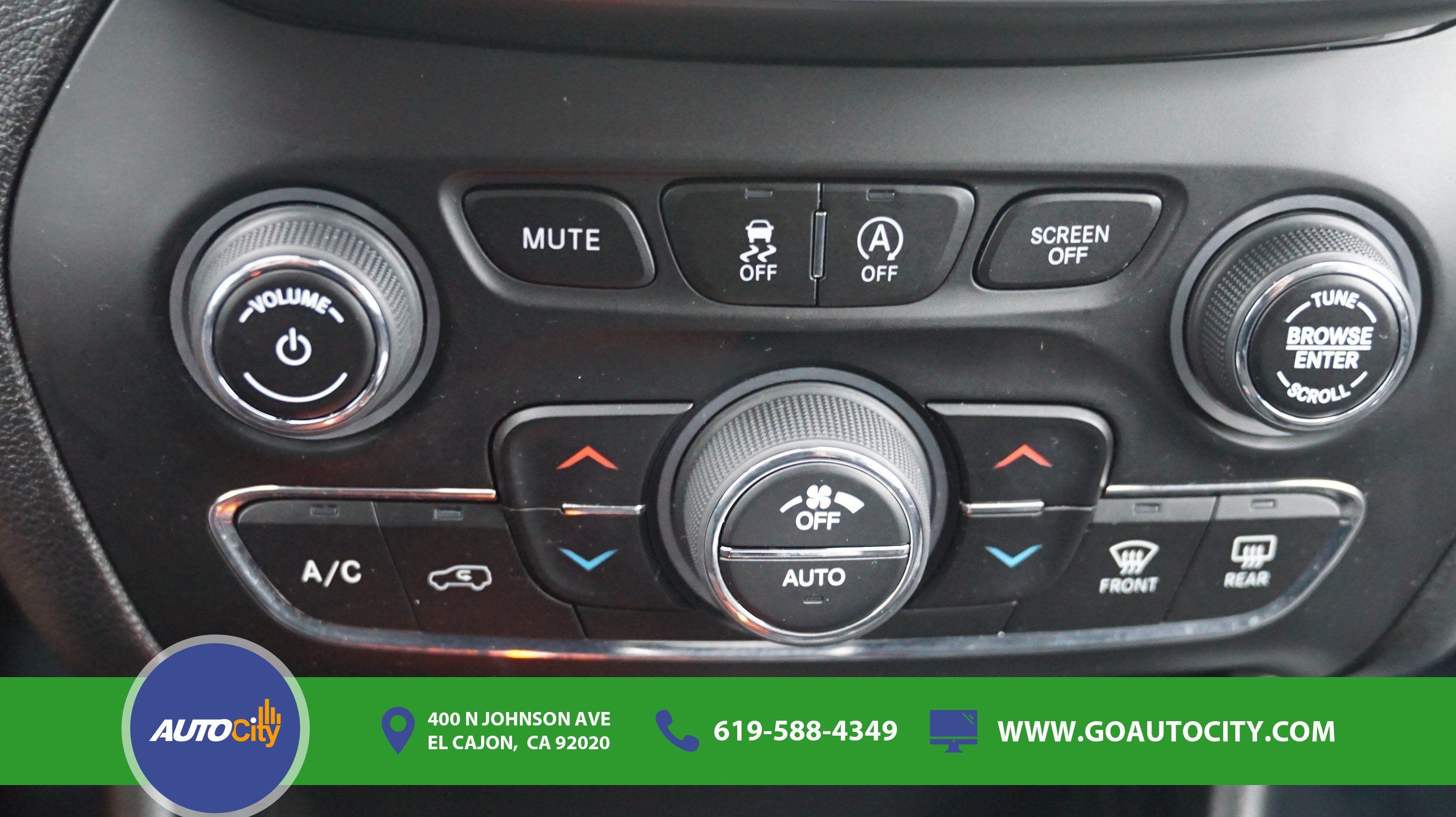 Used 2021 Jeep Cherokee Limited w/ Elite Package FWD image 26