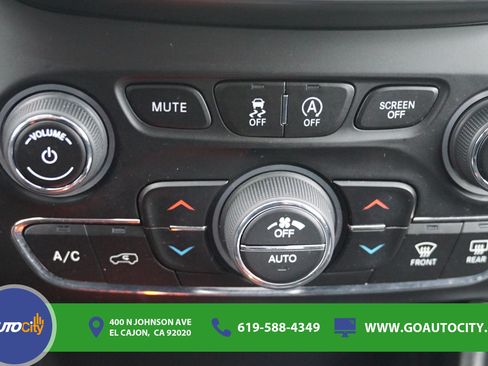Used 2021 Jeep Cherokee Limited w/ Elite Package FWD image 26