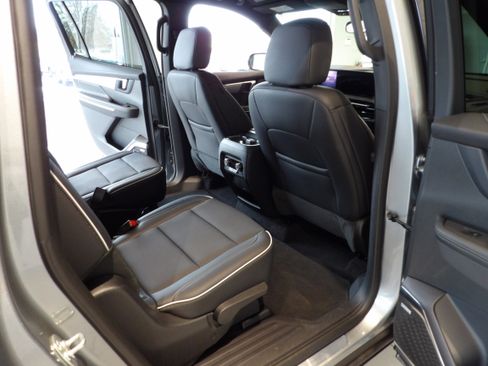 Used 2025 Buick Enclave Preferred image 23