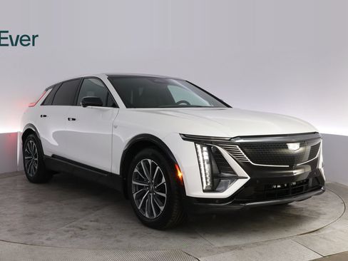 Used 2024 Cadillac Lyriq Sport AWD/4WD image 13