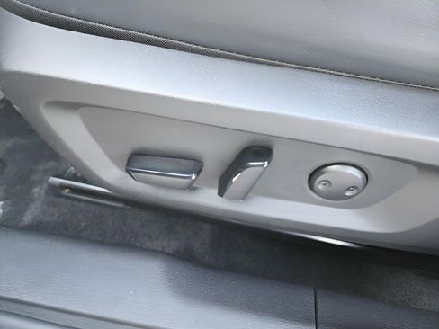 Used 2025 Mitsubishi Outlander SE image 22