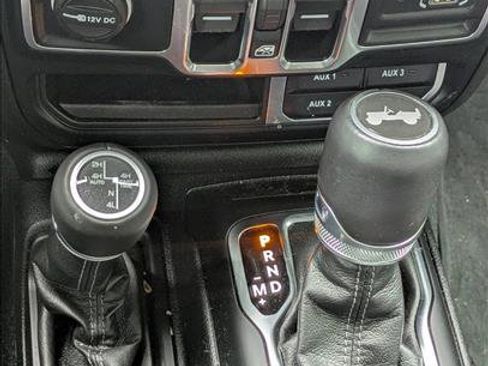 Used 2024 Jeep Wrangler Unlimited Sahara w/ Technology Group AWD/4WD image 13