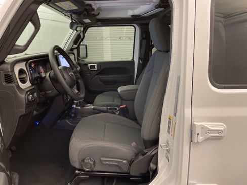 New 2026 Jeep Gladiator Sport image 14