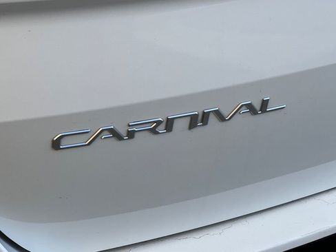 Used 2023 Kia Carnival LX image 22