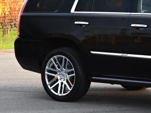 Used 2015 Cadillac Escalade Premium image 17