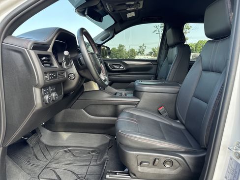 Used 2024 Chevrolet Tahoe RST w/ Luxury Package AWD/4WD image 16