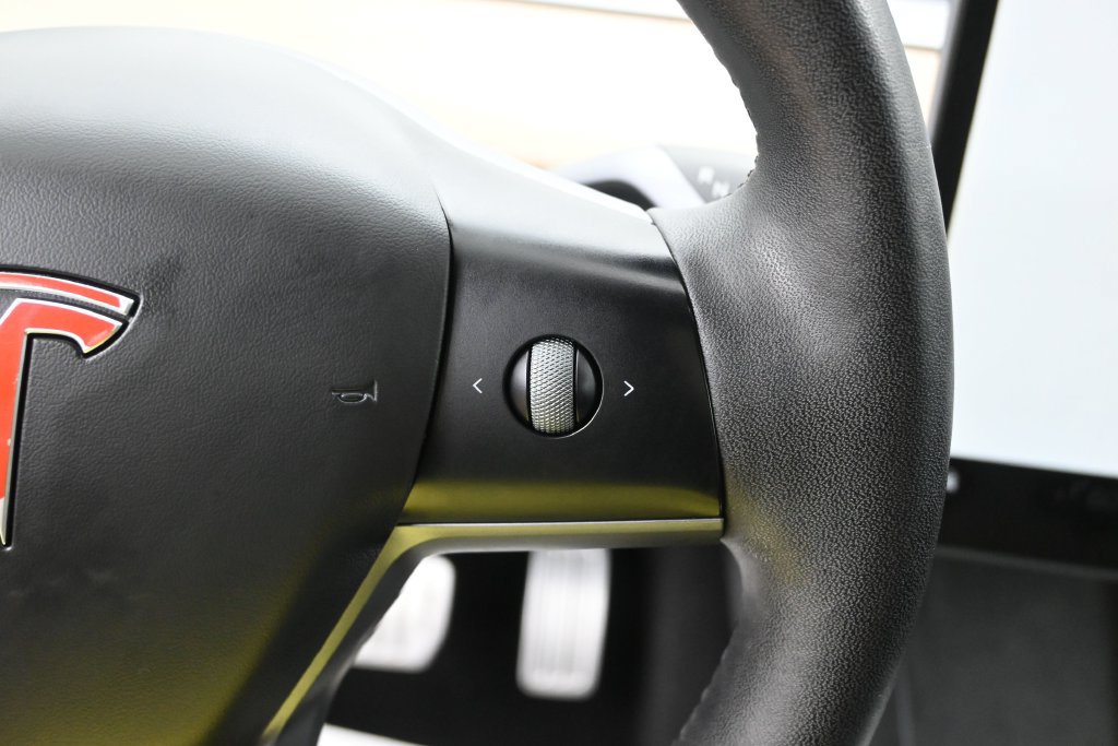 Used 2025 Tesla Model Y Performance AWD/4WD image 11