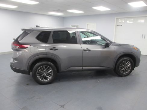 Used 2024 Nissan Rogue S FWD image 4