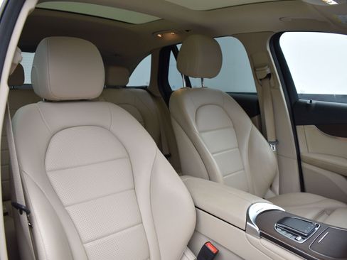 Used 2021 Mercedes-Benz GLC 300 GLC 300 w/ Premium Package image 19