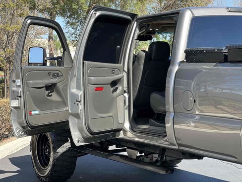 Used 2006 Chevrolet Silverado 3500 LT w/ Heavy-Duty Power Package AWD/4WD image 36