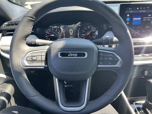 Certified 2025 Jeep Compass Limited AWD/4WD image 10