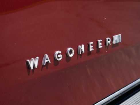 Used 2023 Jeep Wagoneer L Series II RWD image 5