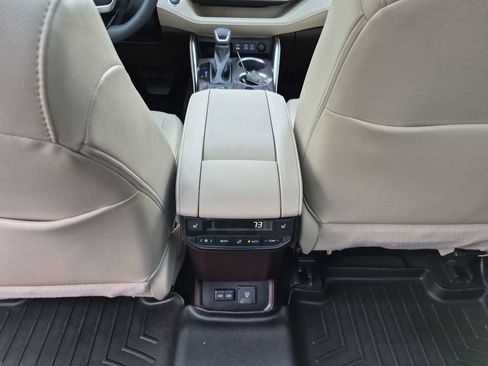 Used 2022 Toyota Highlander Platinum AWD/4WD image 32