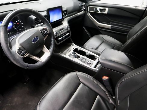 Certified 2022 Ford Explorer XLT w/ Equipment Group 202A image 23