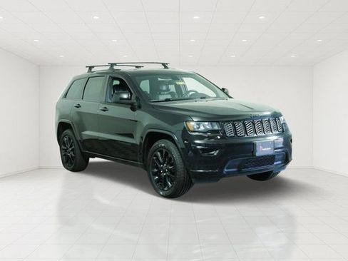 Certified 2017 Jeep Grand Cherokee Altitude AWD/4WD image 1