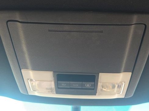 Used 2016 Ford Explorer XLT w/ Equipment Group 202A AWD/4WD image 28