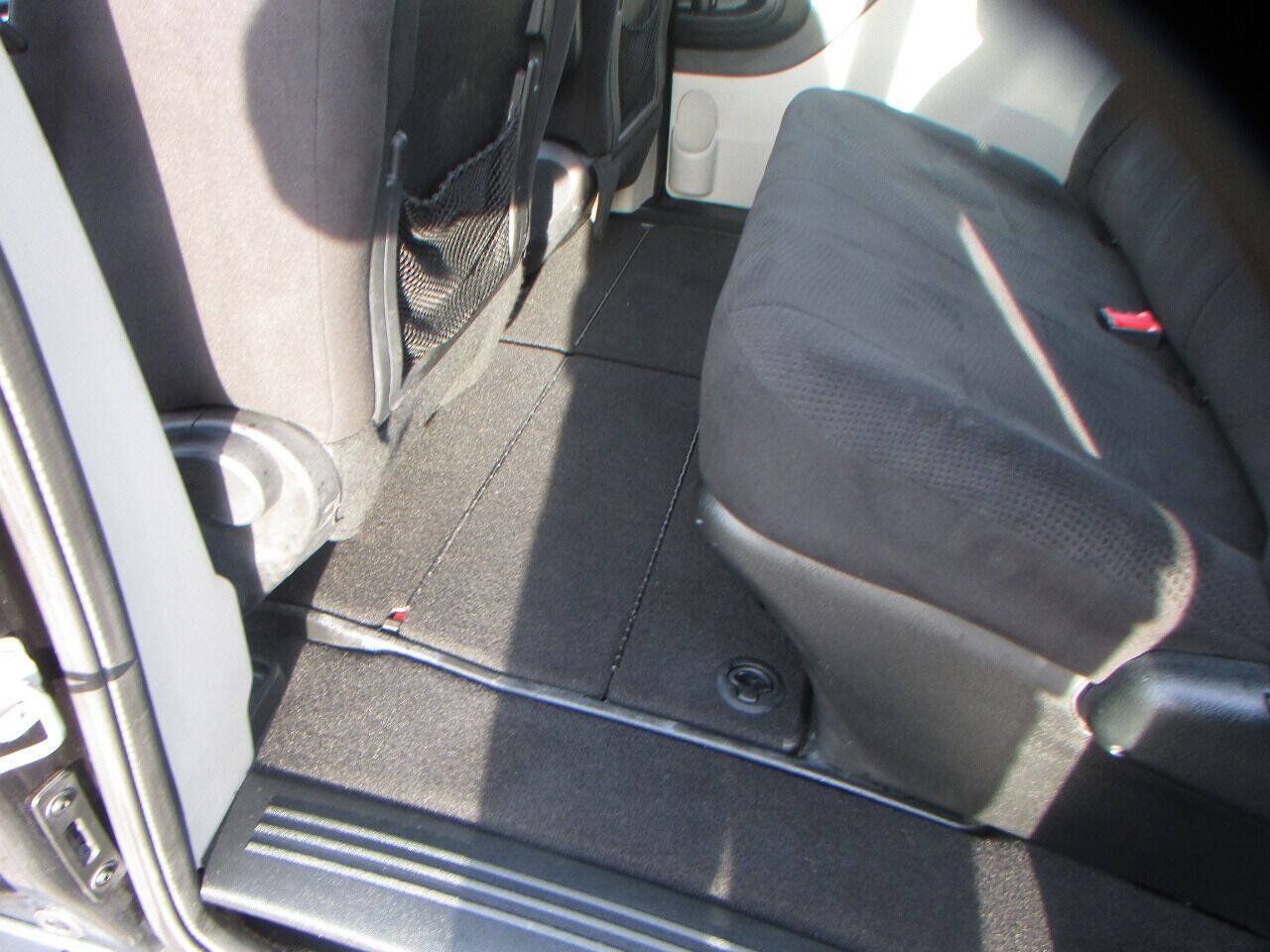 Used 2013 Dodge Grand Caravan American Value Package FWD image 6