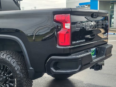 Certified 2020 Chevrolet Silverado 2500 High Country w/ Technology Package AWD/4WD image 6