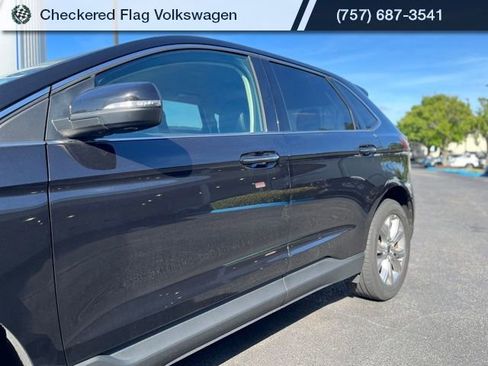 Used 2024 Ford Edge Titanium image 3