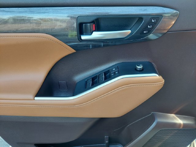 Certified 2020 Toyota Highlander Platinum AWD/4WD image 47