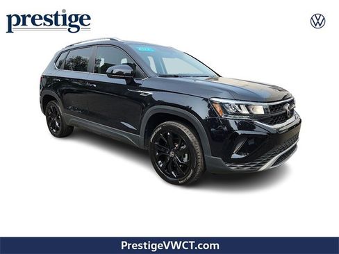 Certified 2022 Volkswagen Taos SE w/ Panoramic Sunroof Package image 1