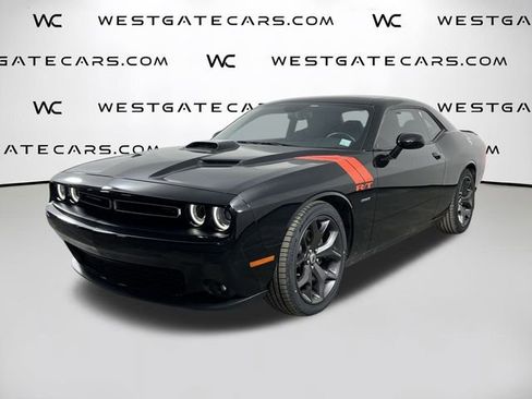 Used 2017 Dodge Challenger R/T image 1