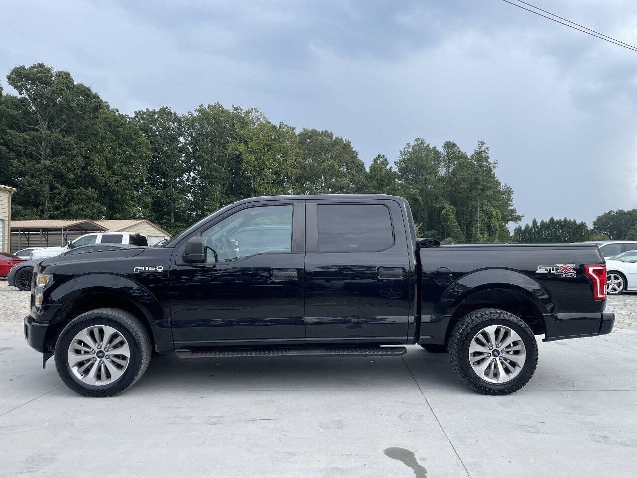 Used 2017 Ford F150 XL w/ Equipment Group 101A Mid AWD/4WD image 4