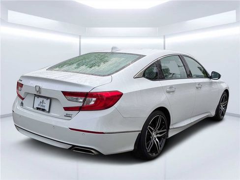Used 2022 Honda Accord Touring image 3